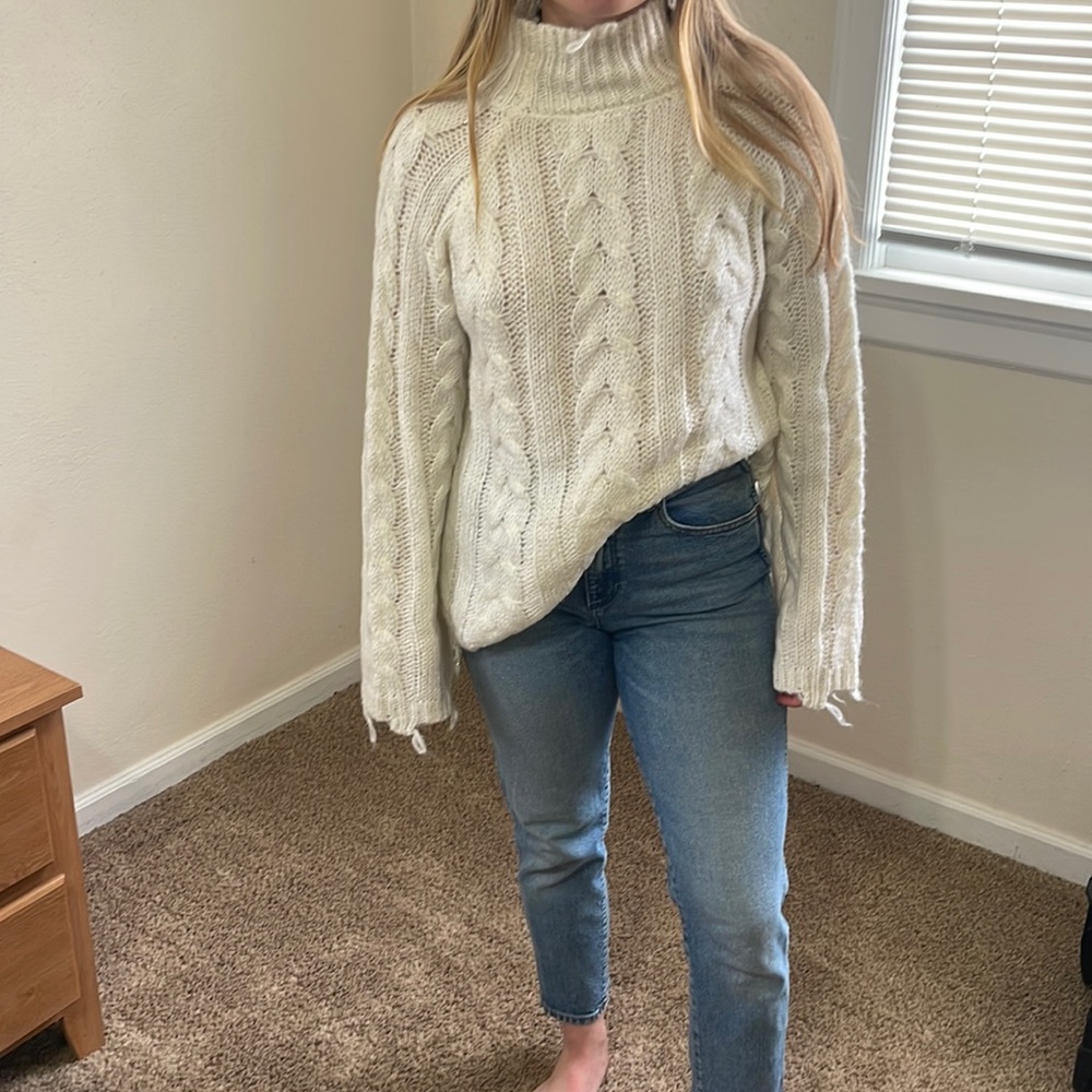 Oversized knitted sweater